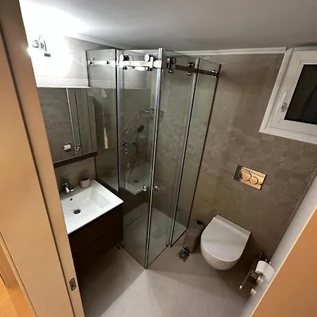 Samanthas Luxury Haraki