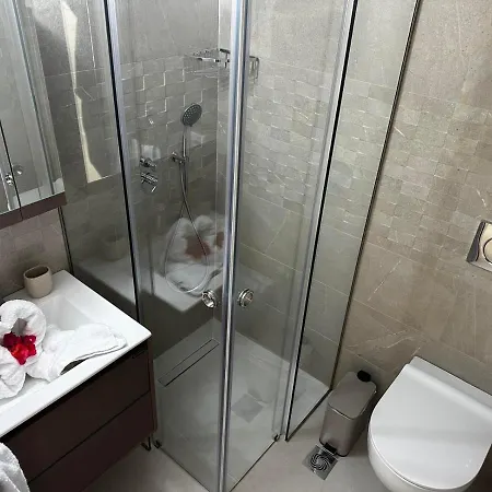 Samanthas Luxury Apartamento Charaki