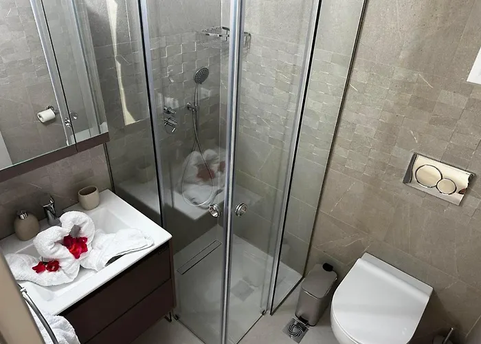 Samanthas Luxury Apartment Haraki