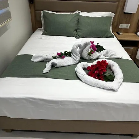 Samanthas Luxury Haraki